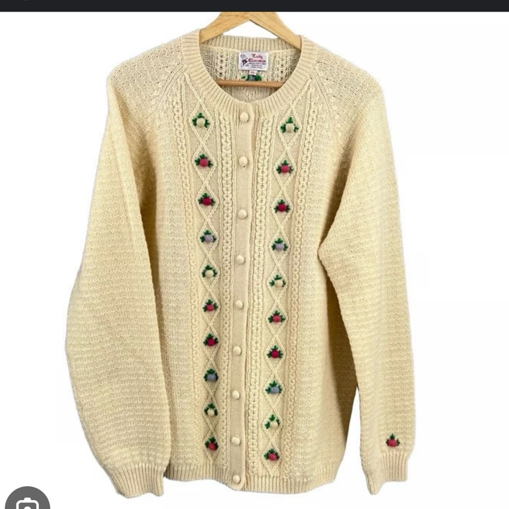 Vintage Cream Wool Cardigan with Embroidered Rose Accents